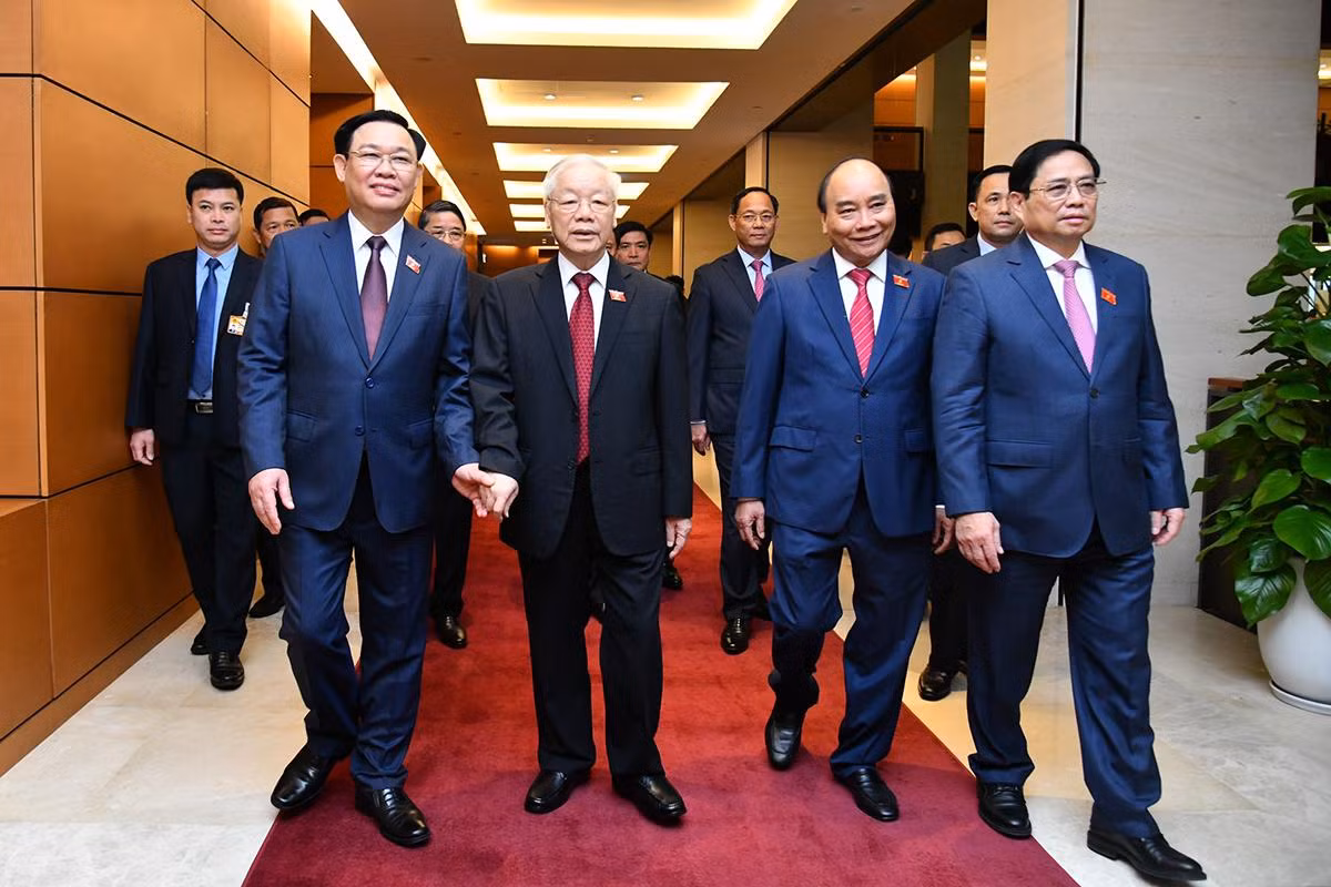 Tổng Bí thư Nguyễn Phú Trọng, Chủ tịch nước Nguyễn Xuân Phúc, Thủ tướng Phạm Minh Chính, Chủ tịch Quốc hội Vương Đình Huệ cùng các đồng chí lãnh đạo Quốc hội tới dự phiên khai mạc.