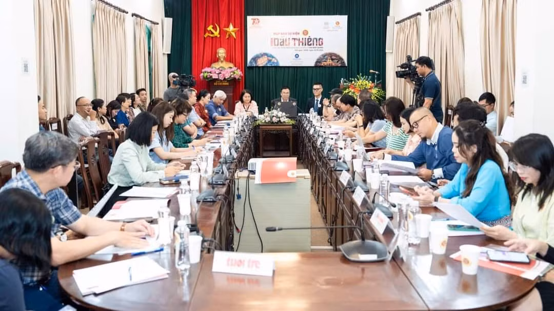 Quang cảnh họp báo giới thiệu triển lãm "Dấu thiêng". Quang cảnh họp báo giới thiệu triển lãm "Dấu thiêng".