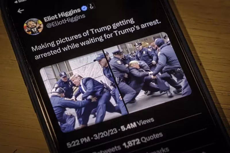 Hình ảnh ông Donald Trump bị cảnh sát bắt giữ được ông Eliot Higgins, nhà sáng lập Bellingcat tạo ra bằng phần mềm tạo ảnh sử dụng trí tuệ nhân tạo, Midjourney. (Nguồn: AP) Hình ảnh ông Donald Trump bị cảnh sát bắt giữ được ông Eliot Higgins, nhà sáng lập Bellingcat tạo ra bằng phần mềm tạo ảnh sử dụng trí tuệ nhân tạo, Midjourney. (Nguồn: AP)