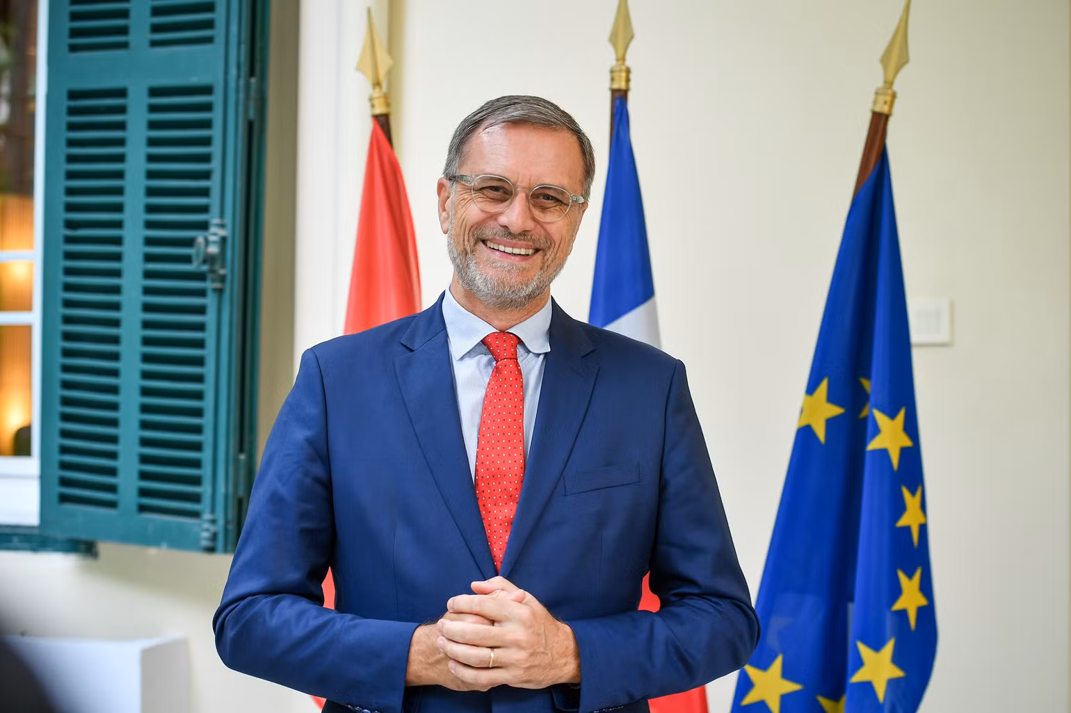 Trước khi được bổ nhiệm làm Đại sứ Pháp tại Việt Nam, ông Olivier Brochet là Tổng Giám đốc Cơ quan phụ trách giảng dạy của Pháp ở nước ngoài. Trước khi được bổ nhiệm làm Đại sứ Pháp tại Việt Nam, ông Olivier Brochet là Tổng Giám đốc Cơ quan phụ trách giảng dạy của Pháp ở nước ngoài.