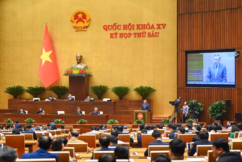 Bộ trưởng Công an Tô Lâm trình bày Báo cáo tóm tắt công tác phòng, chống tội phạm và vi phạm pháp luật năm 2023. Ảnh: Duy Linh