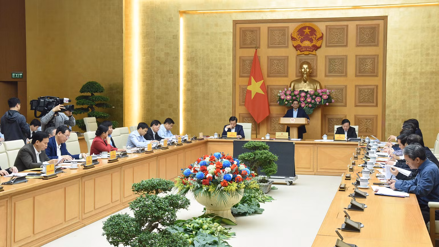 Thủ tướng Phạm Minh Chính nhấn mạnh, Nghị quyết Đại hội lần thứ XIII của Đảng đã xác định rõ mục tiêu, đến năm 2030, đất nước ta là một nước đang phát triển, có công nghiệp hiện đại, thu nhập trung bình cao, đến 2045, là nước phát triển có thu nhập cao. Muốn đạt được các mục tiêu này, chúng ta phải thực hiện 3 đột phá chiến lược, trong đó có hạ tầng giao thông chiến lược.