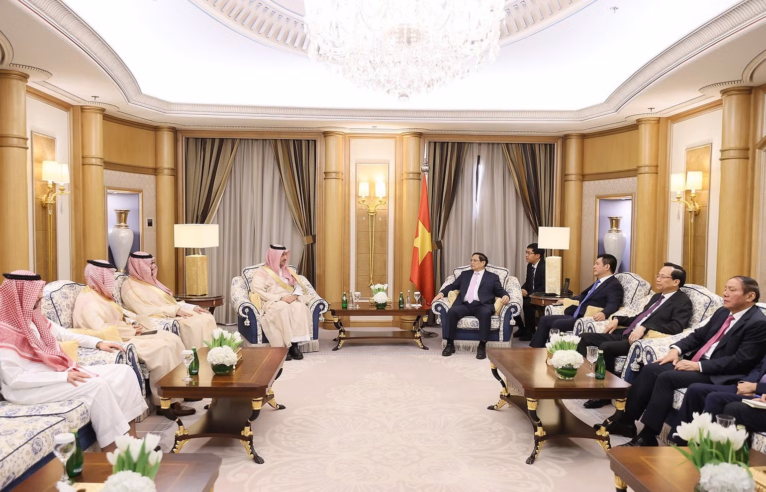 Toàn cảnh buổi tiếp của Thủ tướng tiếp Giám đốc điều hành Quỹ Phát triển Saudi Arabia.