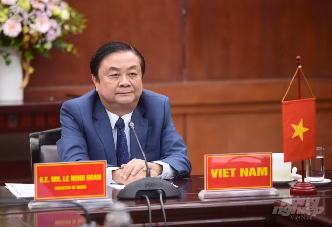 Bộ trưởng Lê Minh Hoan tham gia Hội nghị bàn tròn Lãnh đạo quốc gia hồi tháng 7/2021, nhằm chuẩn bị cho Hội nghị thượng đỉnh về Hệ thống lương thực, thực phẩm diễn ra vào tháng 9/2021. (Ảnh: Tùng Đinh)