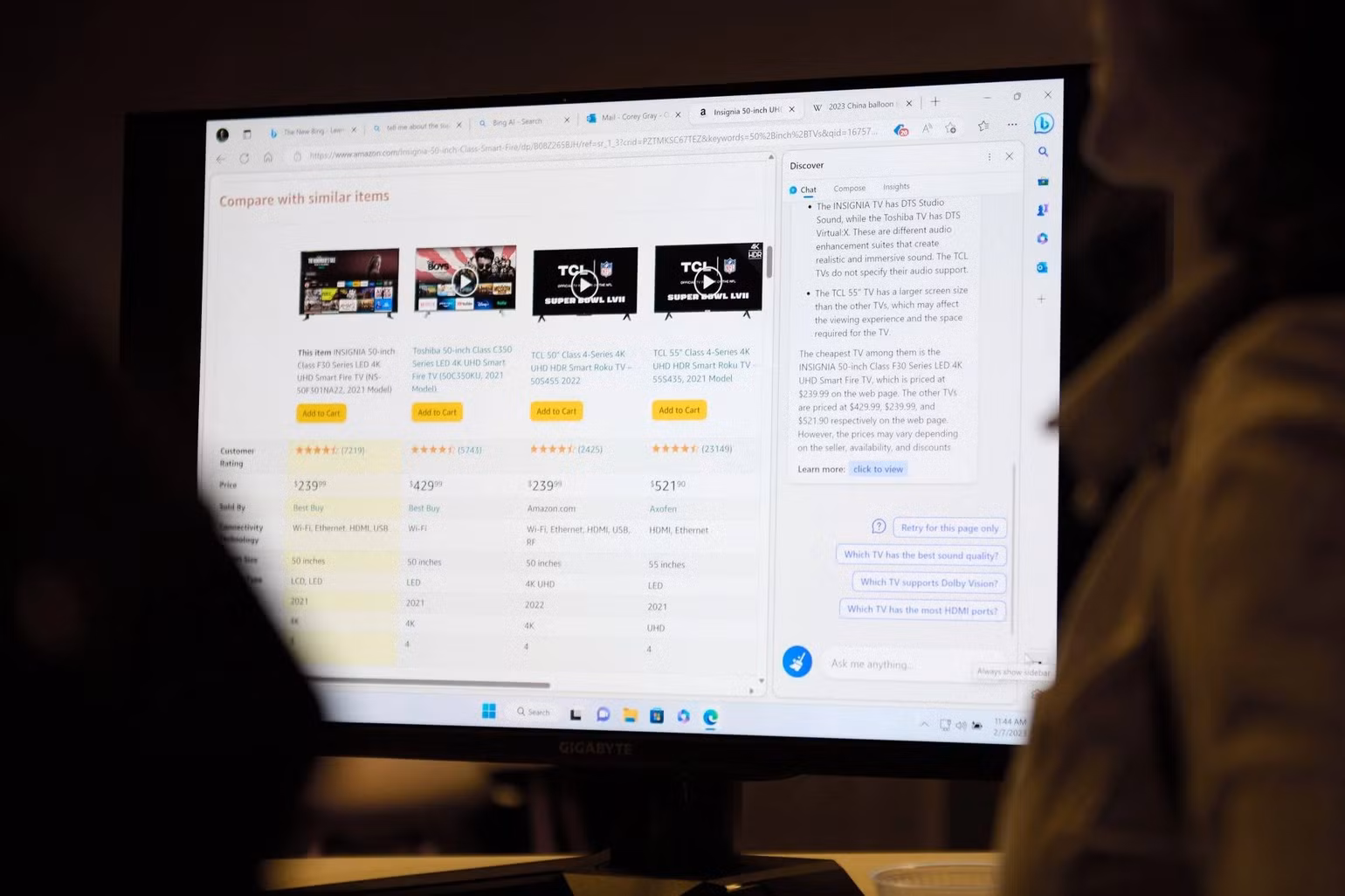 Người dùng tương tác với công cụ tìm kiếm Microsoft Bing và trình duyệt Edge do AI hỗ trợ trong một sự kiện tại trụ sở chính của công ty ở Redmond, Washington, vào ngày 7/2/2023. (Ảnh: Bloomberg)