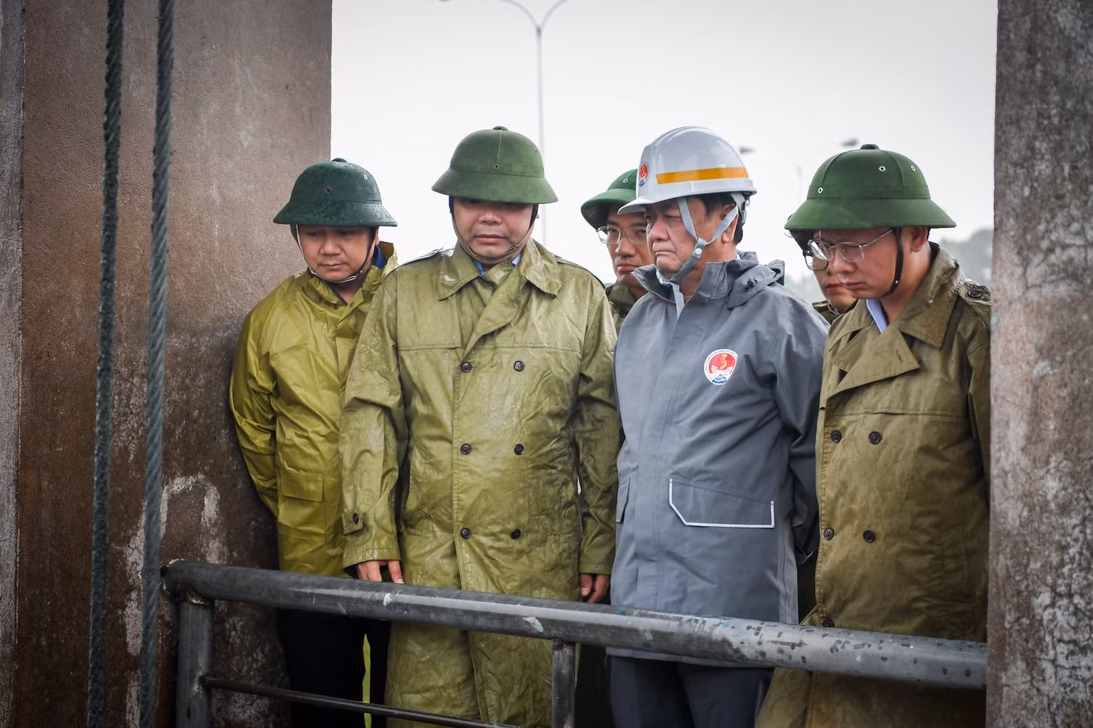 [Live] Bão số 3 di chuyển về phía Tây Bắc Bộ và suy yếu thành áp thấp nhiệt đới ảnh 40