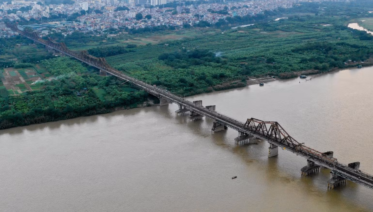 Đường sắt dừng chạy các tàu qua cầu Long Biên.