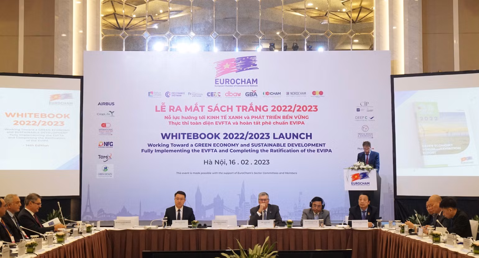 Sách Trắng EuroCham 2022/2023 phiên bản lần thứ 14 là ấn phẩm thường niên của Hiệp hội Doanh nghiệp châu Âu (EuroCham) Sách Trắng EuroCham 2022/2023 phiên bản lần thứ 14 là ấn phẩm thường niên của Hiệp hội Doanh nghiệp châu Âu (EuroCham)