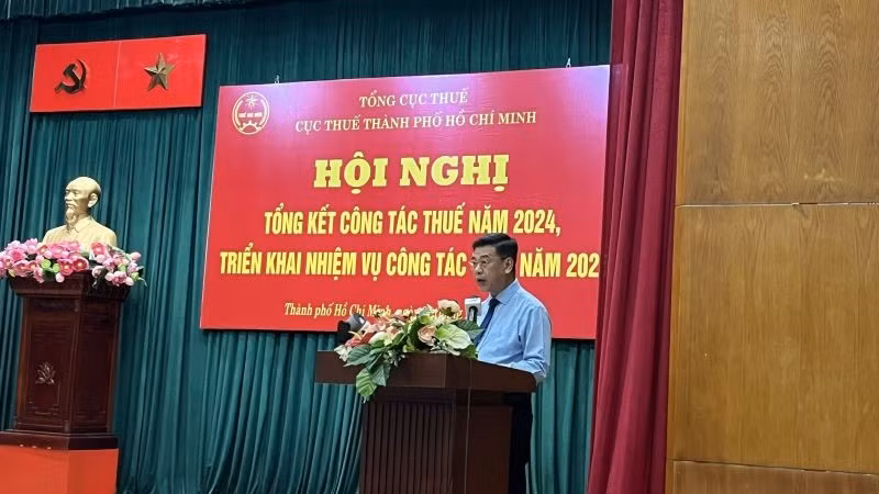 Ông Nguyễn Văn Dũng, Phó Chủ tịch Ủy ban nhân dân Thành phố Hồ Chí Minh phát biểu. Ông Nguyễn Văn Dũng, Phó Chủ tịch Ủy ban nhân dân Thành phố Hồ Chí Minh phát biểu.