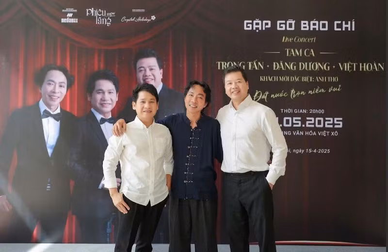 "Đất nước trọn niềm vui" là liveshow thứ 3 của tam ca hát nhạc đỏ nổi tiếng.