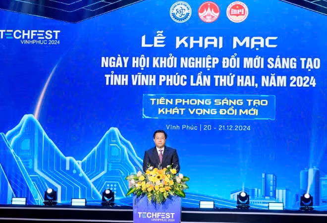 Chủ tịch Ủy ban nhân dân tỉnh Vĩnh Phúc Trần Duy Đông phát biểu khai mạc.