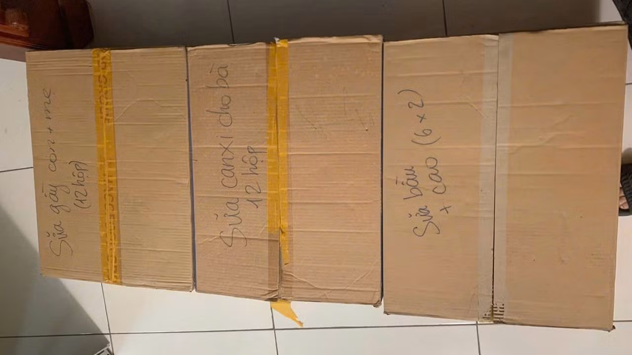 Trong 4 năm chị N.H đã mua tới 80 hộp sữa trong danh mục gần 600 loại sữa giả vừa được cơ quan chức năng triệt phá. (Ảnh: nhân vật cung cấp)