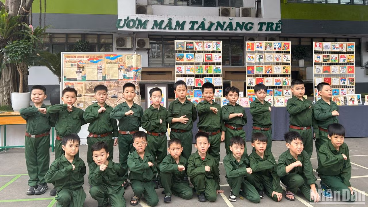 Trường Liên cấp Trung học cơ sở và Tiểu học tư thục Ngôi Sao Hà Nội có kế hoạch sử dụng ấn phẩm đặc biệt của Báo Nhân Dân trở thành công cụ học tập trực quan sinh động, hấp dẫn cho các em học sinh. Trường Liên cấp Trung học cơ sở và Tiểu học tư thục Ngôi Sao Hà Nội có kế hoạch sử dụng ấn phẩm đặc biệt của Báo Nhân Dân trở thành công cụ học tập trực quan sinh động, hấp dẫn cho các em học sinh.