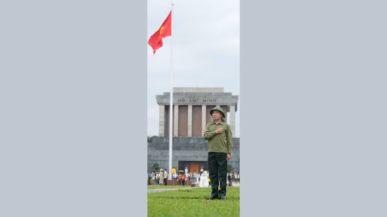 Đối với Nghệ nhân Hồ Ngọc Lâm “Yêu trà là yêu nước. Bởi, trà không có nước, trà chỉ là lá khô”. Đối với Nghệ nhân Hồ Ngọc Lâm “Yêu trà là yêu nước. Bởi, trà không có nước, trà chỉ là lá khô”.