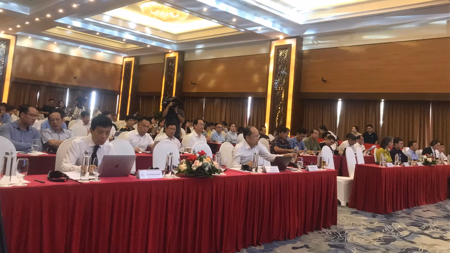 Các đại biểu tham dự hội nghị.