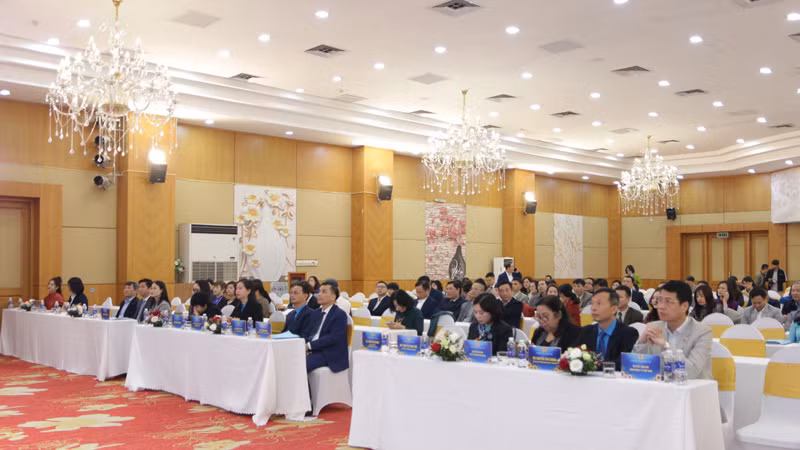 Các đại biểu tham dự hội nghị.