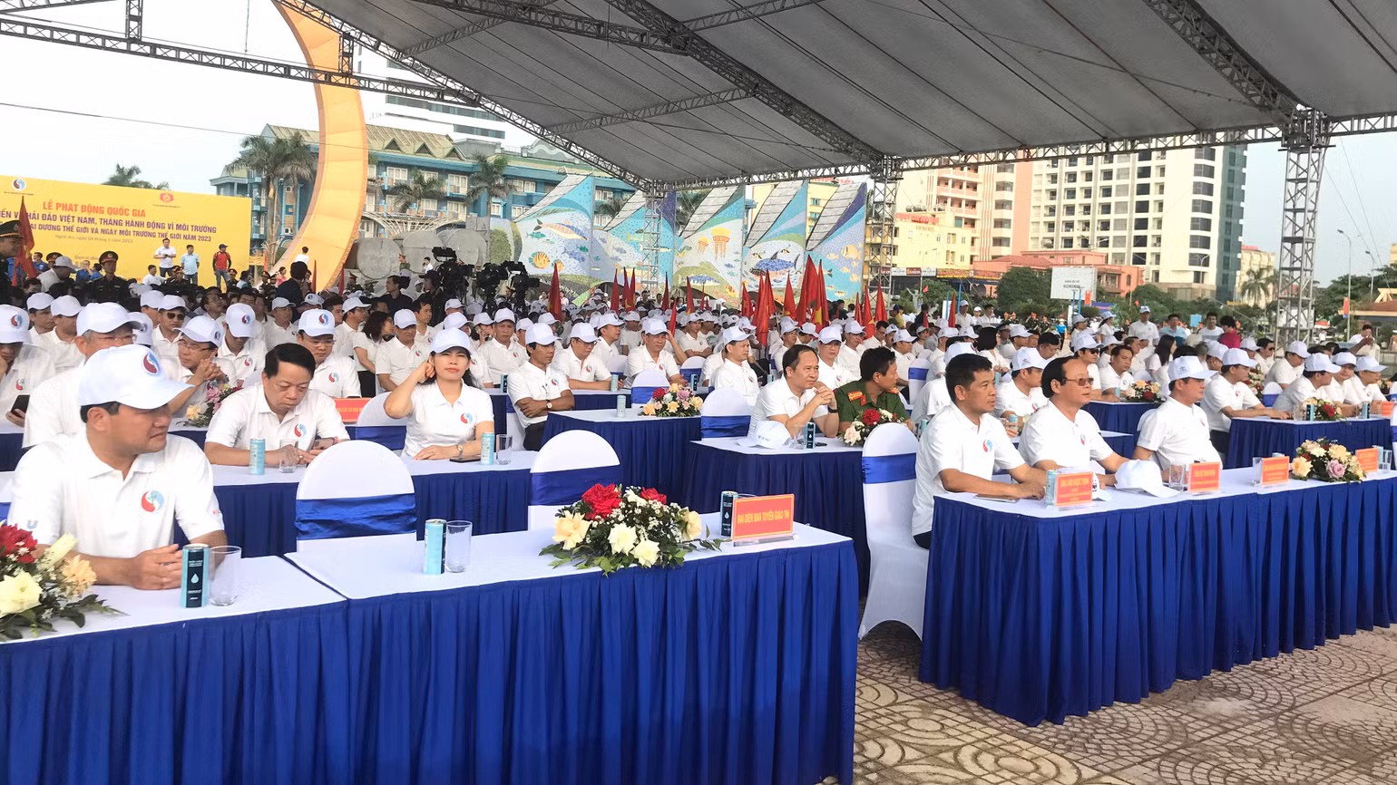 Các đại biểu tham dự lễ phát động