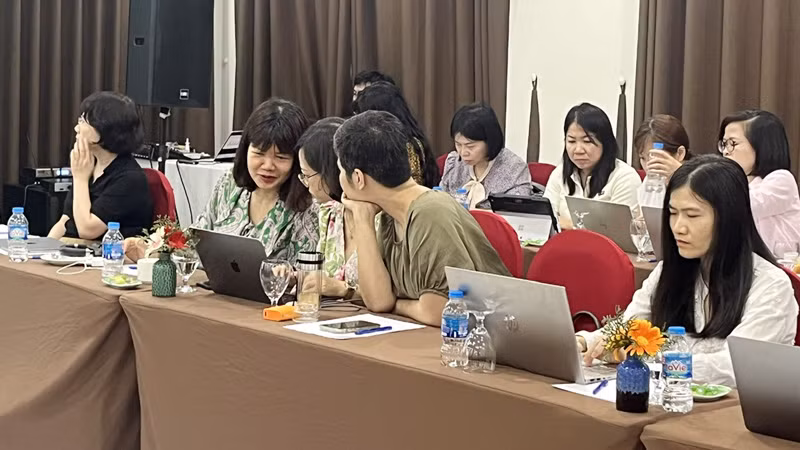 Các đại biểu tham gia buổi tập huấn. Các đại biểu tham gia buổi tập huấn.