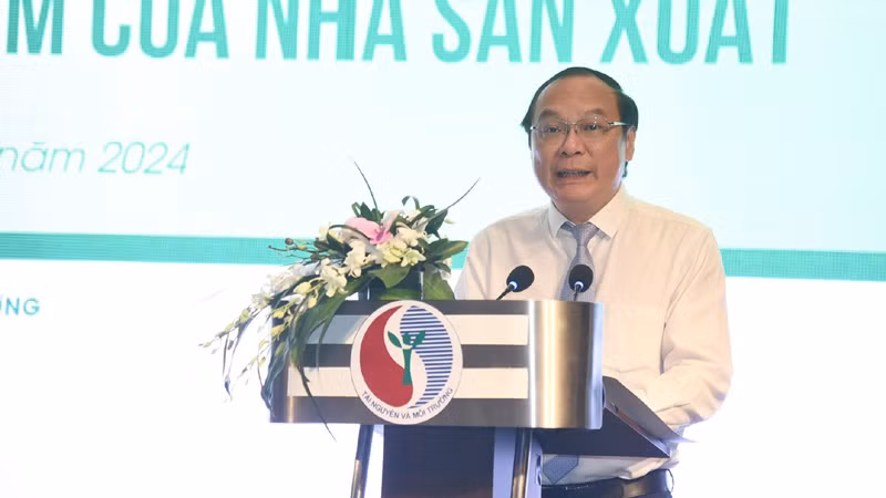 Thứ trưởng Tài nguyên và Môi trường Lê Công Thành phát biểu tại diễn đàn.