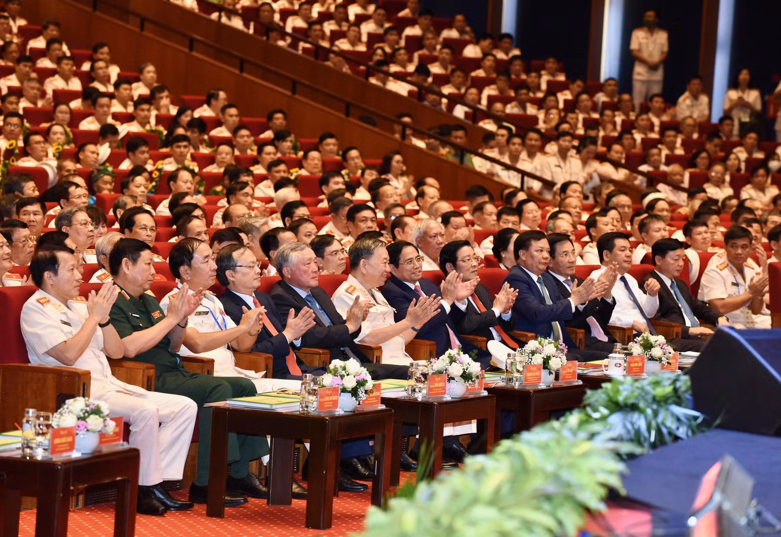 Các đại biểu dự Lễ kỷ niệm 60 năm Ngày Truyền thống lực lượng Cảnh sát nhân dân. Các đại biểu dự Lễ kỷ niệm 60 năm Ngày Truyền thống lực lượng Cảnh sát nhân dân.