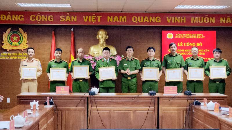 Các cá nhân được tặng giấy khen của Giám đốc Công an tỉnh Lâm Đồng.