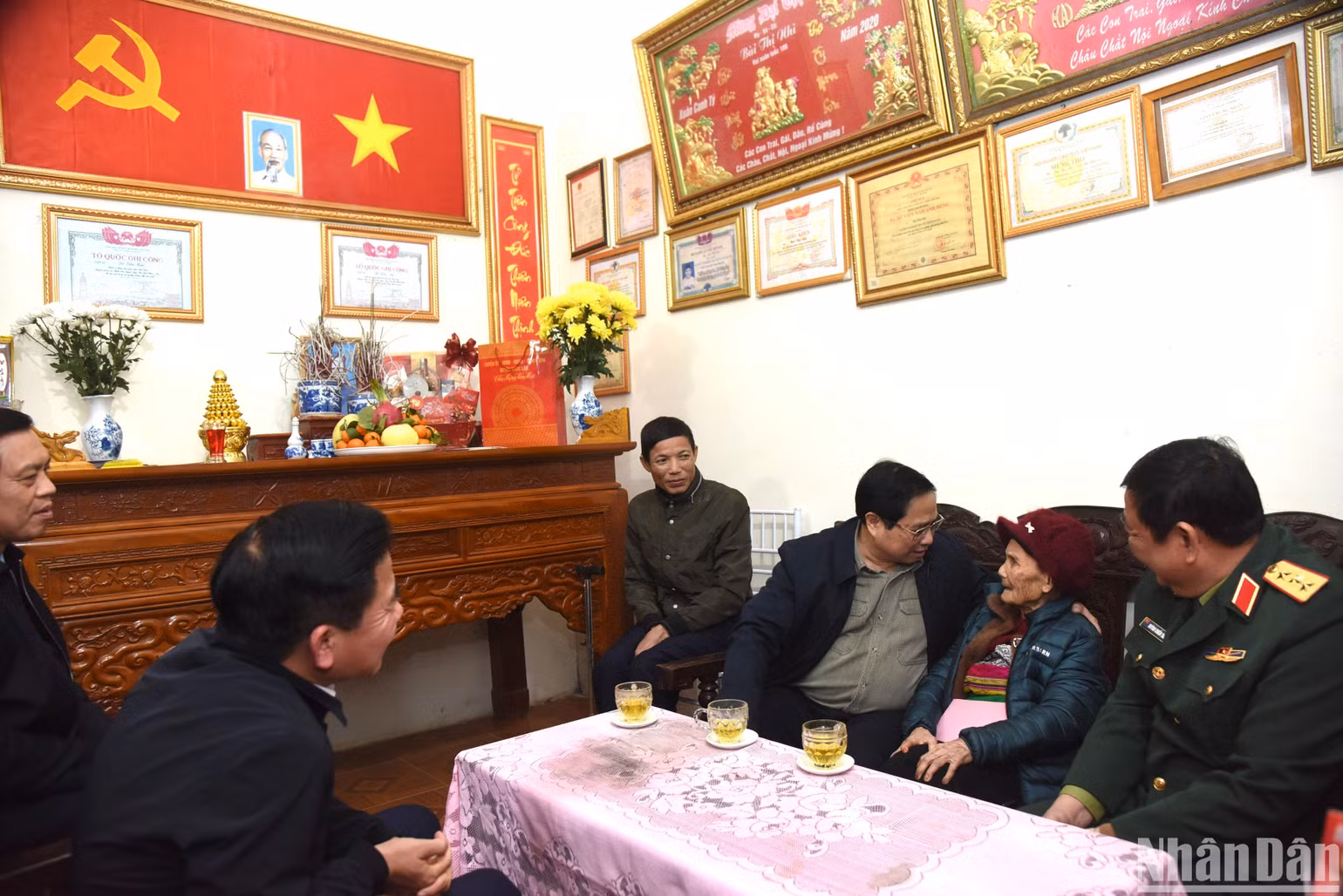 Trong 11 người con của Mẹ Nhì, có 6 người tham gia Quân đội nhân dân Việt Nam, trong đó 2 người con Liệt sĩ (con trai đầu Lê Văn Nội và con trai thứ ba Lê Văn Tài). Trong số 4 người con trở về có 1 người con là ông Lê Văn Lượng bị nhiễm chất độc da cam dioxin (mất năm 2021).