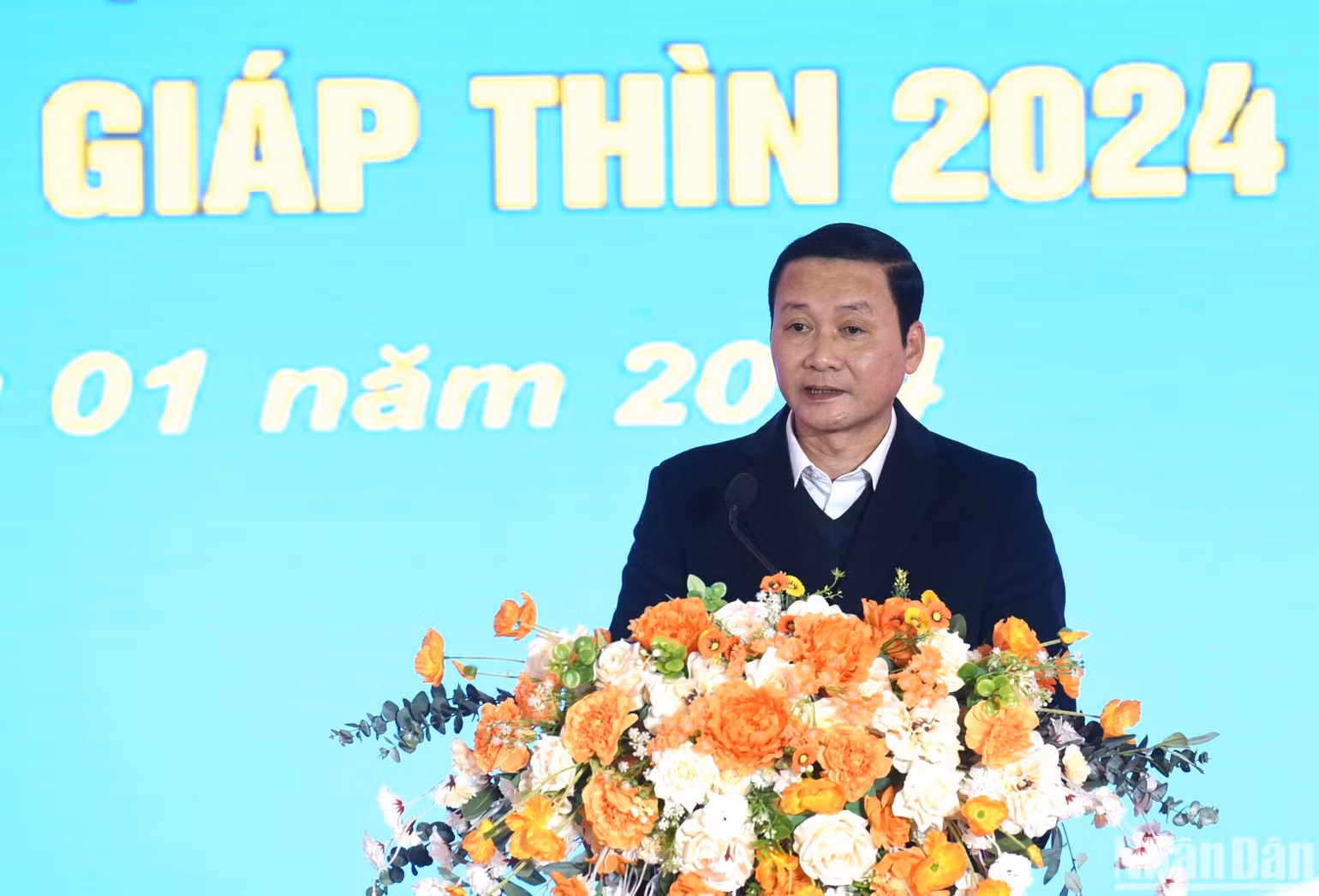 Chủ tịch Ủy ban nhân dân tỉnh Thanh Hóa Đỗ Minh Tuấn trình bày báo cáo về công tác an sinh xã hội của tỉnh.