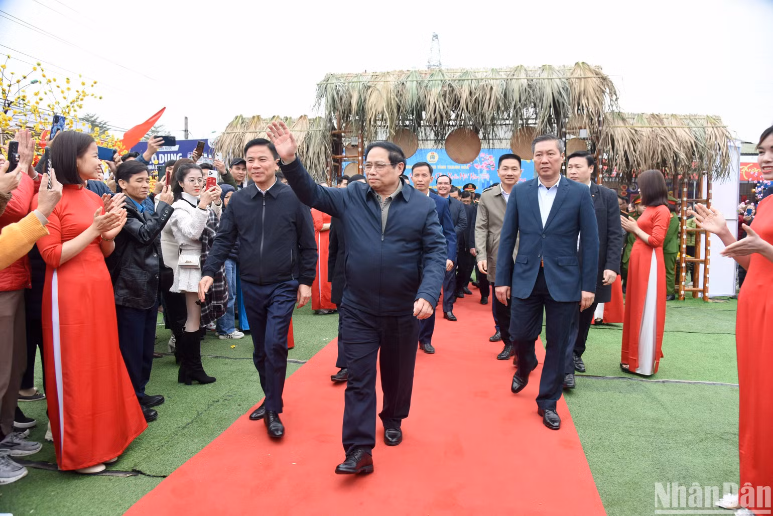 Thủ tướng Phạm Minh Chính đến dự "Ngày hội công nhân - Đón chào Xuân mới" 2024, được tổ chức tại Khu công nghiệp Hoàng Long, thành phố Thanh Hóa.