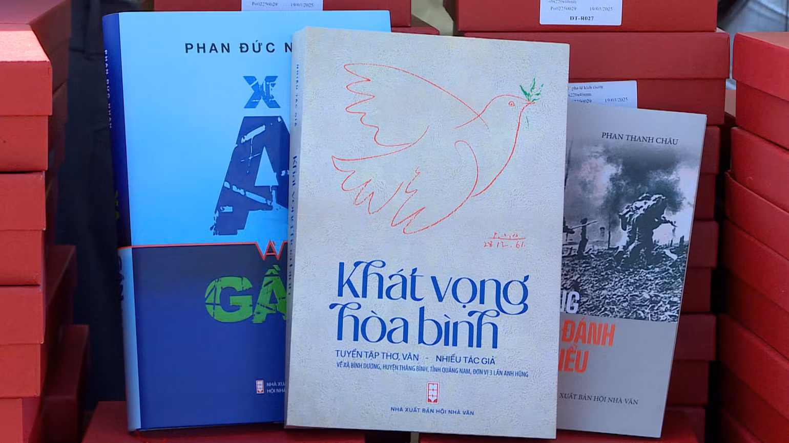 "Khát vọng hòa bình" là tuyển tập thơ, văn của nhiều tác giả về xã Bình Dương, huyện Thăng Bình, tỉnh Quảng Nam, đơn vị 3 lần Anh hùng.