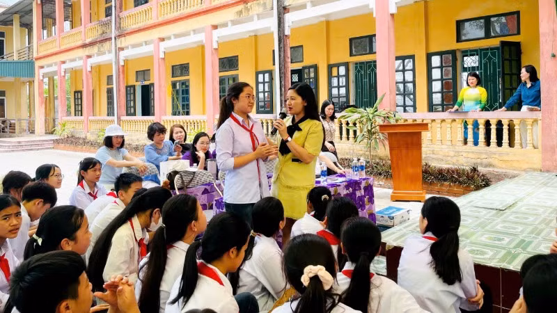 Tuy điều kiện nhà trường và địa phương còn khó khăn nhưng các em đã luôn vươn lên trong học tập và rèn luyện.