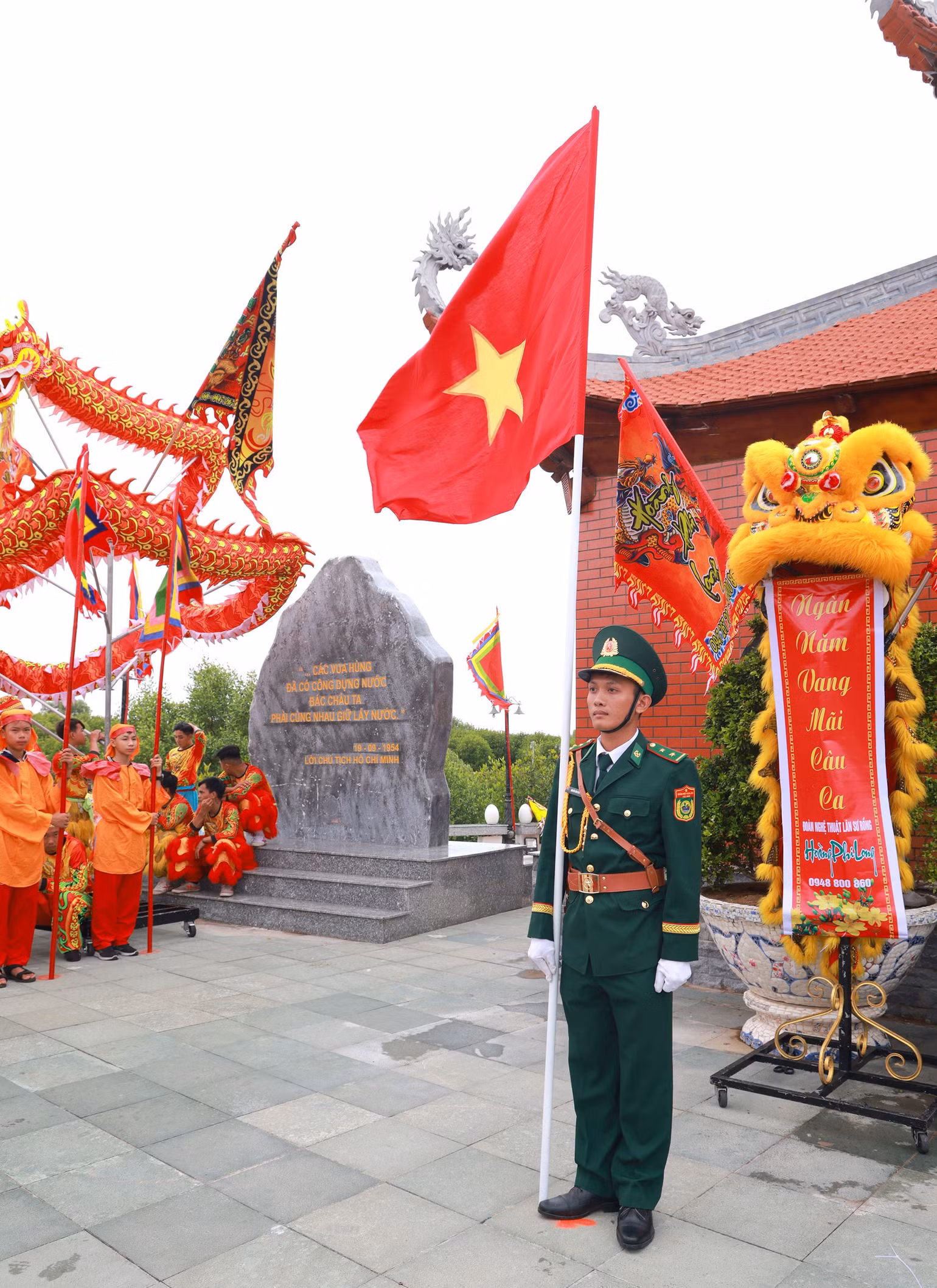Trang nghiêm trong ngày lễ lớn.
