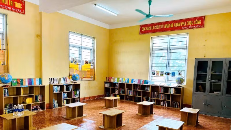 Một góc thư viện sau khi đã được nâng cấp, bổ sung nhiều thiết bị và các đầu sách hữu ích.