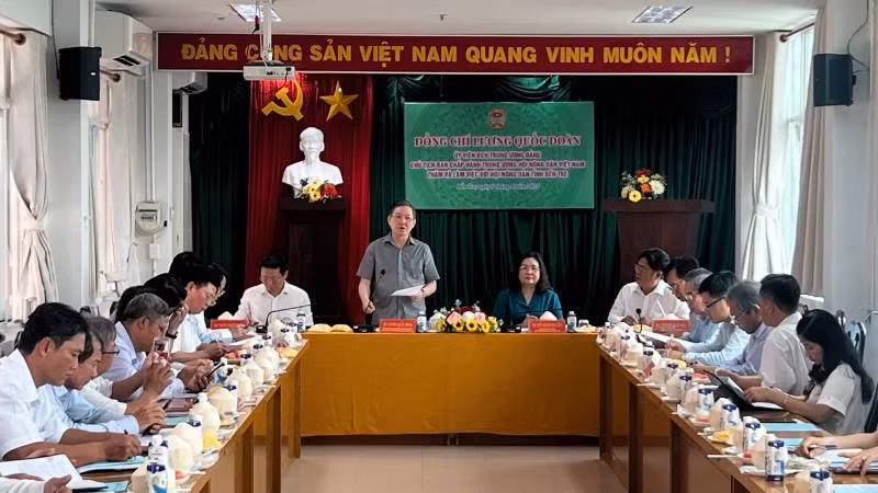 Đoàn công tác Trung ương Hội Nông dân Việt Nam làm việc tại tỉnh Bến Tre. Đoàn công tác Trung ương Hội Nông dân Việt Nam làm việc tại tỉnh Bến Tre.