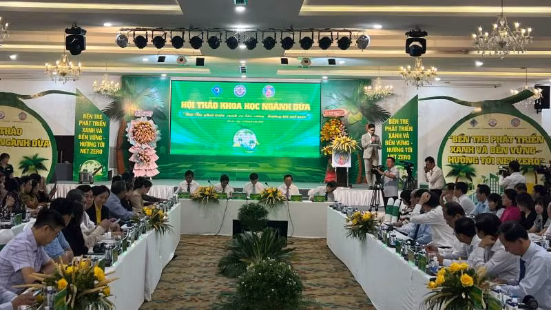 Đại biểu tham dự Hội thảo ngành dừa tại Bến Tre. (Ảnh: HOÀNG TRUNG)
