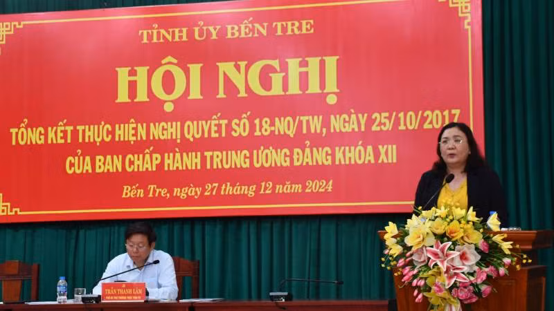 Quyền Bí thư Tỉnh ủy Bến Tre Hồ Thị Hoàng Yến phát biểu chỉ đạo tại Hội nghị. (Ảnh: HOÀNG TRUNG) Quyền Bí thư Tỉnh ủy Bến Tre Hồ Thị Hoàng Yến phát biểu chỉ đạo tại Hội nghị. (Ảnh: HOÀNG TRUNG)