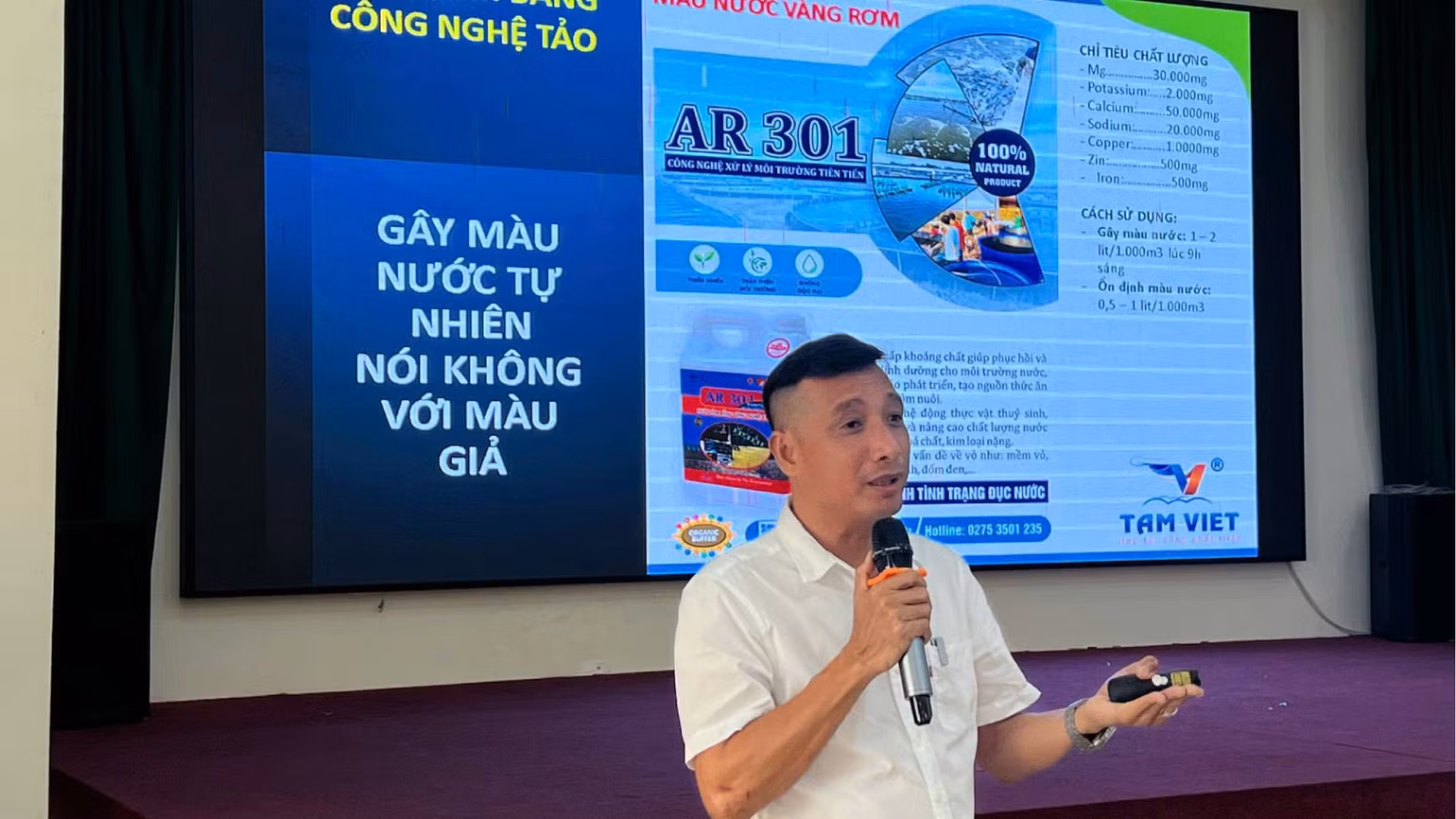 Nuôi tôm bằng công nghệ tảo gây màu nước được nhiều nông dân ứng dụng. (Ảnh: HOÀNG TRUNG)