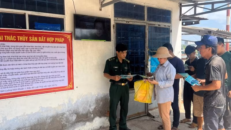 Tỉnh Bến Tre tập trung tuyên truyền chống khai thác IUU. (Ảnh: HOÀNG TRUNG) Tỉnh Bến Tre tập trung tuyên truyền chống khai thác IUU. (Ảnh: HOÀNG TRUNG)
