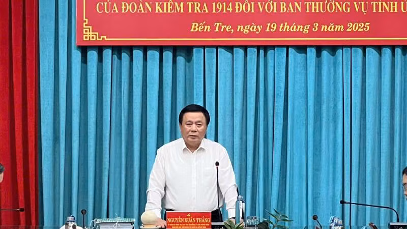 Đồng chí Nguyễn Xuân Thắng phát biểu kết luận tại hội nghị. (Ảnh: HOÀNG TRUNG)