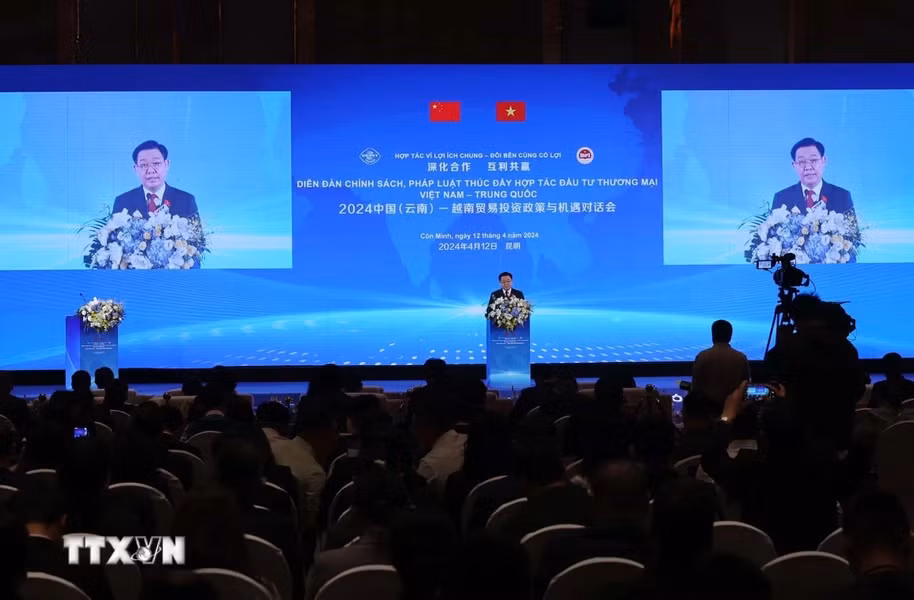 Chủ tịch Quốc hội Vương Đình Huệ phát biểu tại Diễn đàn chính sách, pháp luật thúc đẩy hợp tác đầu tư thương mại Việt Nam-Trung Quốc. Ảnh: TTXVN. Chủ tịch Quốc hội Vương Đình Huệ phát biểu tại Diễn đàn chính sách, pháp luật thúc đẩy hợp tác đầu tư thương mại Việt Nam-Trung Quốc. Ảnh: TTXVN.