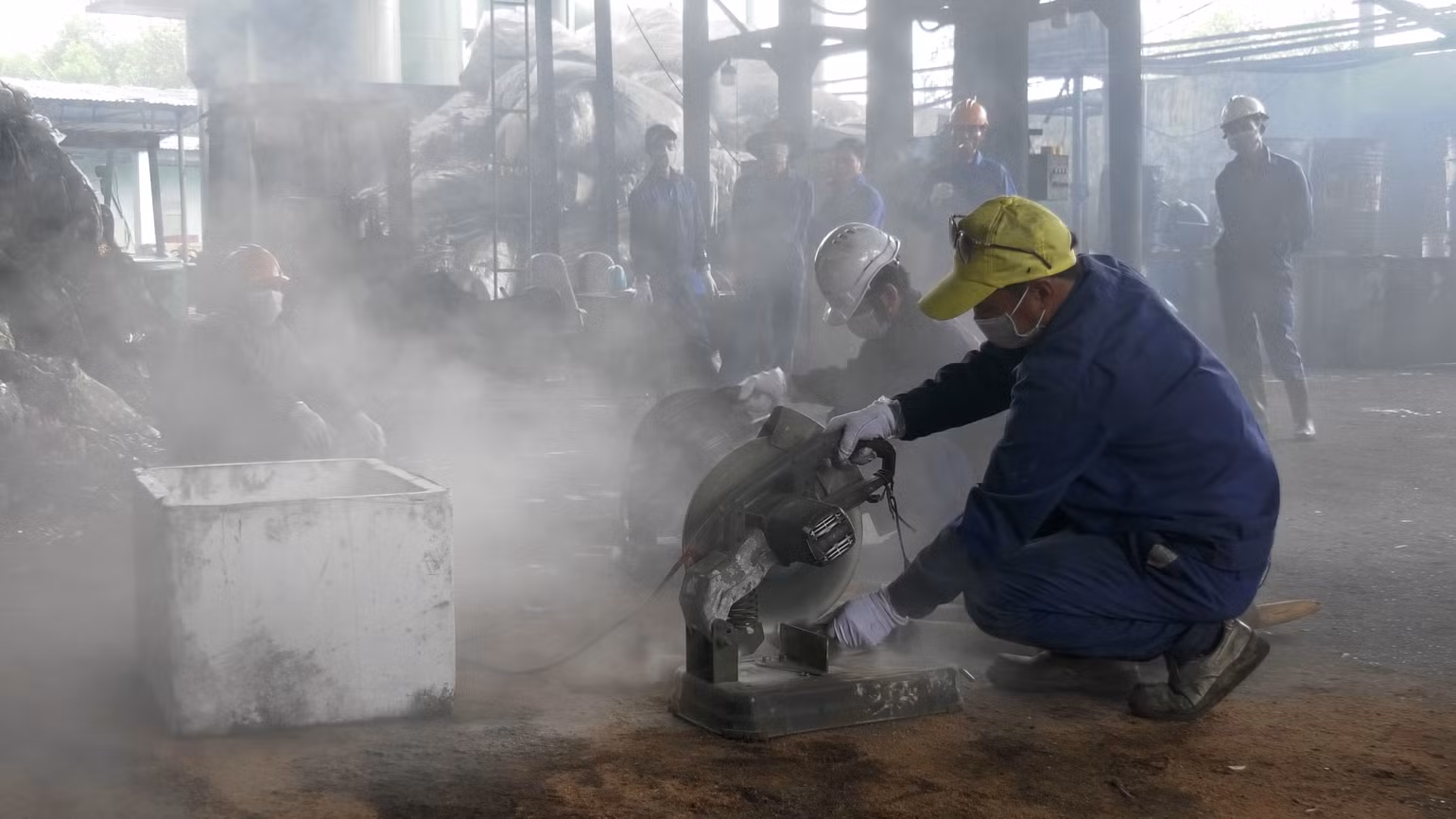 Thực hiện tiêu hủy tang vật Thực hiện tiêu hủy tang vật