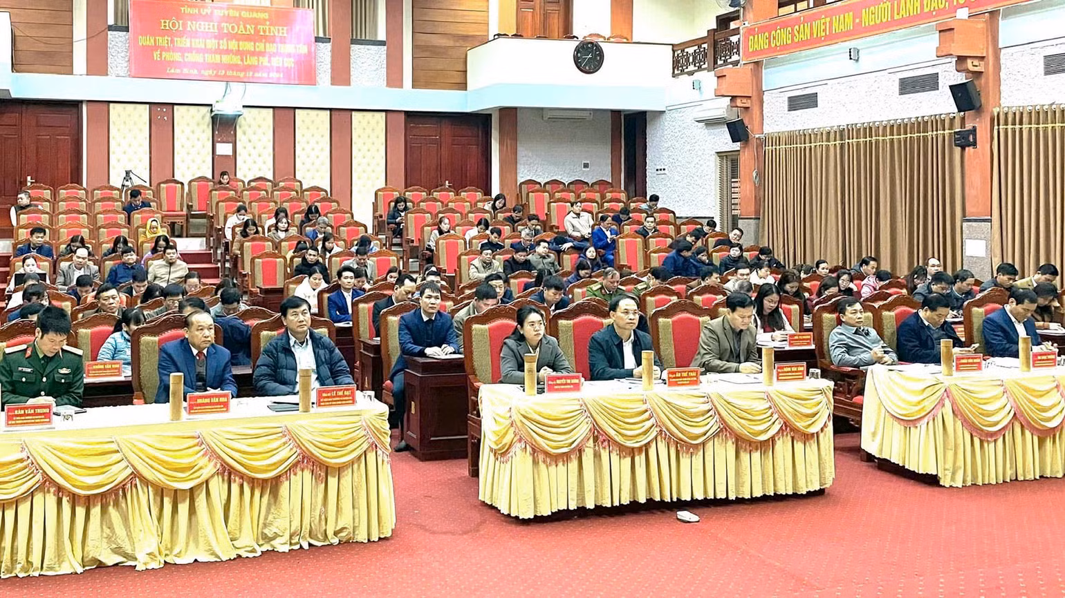 Các đại biểu dự hội nghị tại điểm cầu huyện Lâm Bình. Các đại biểu dự hội nghị tại điểm cầu huyện Lâm Bình.