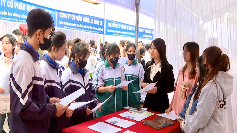 Tư vấn giới thiệu việc làm cho học sinh tại các xã Đại Phú và Thiện Kế. Tư vấn giới thiệu việc làm cho học sinh tại các xã Đại Phú và Thiện Kế.