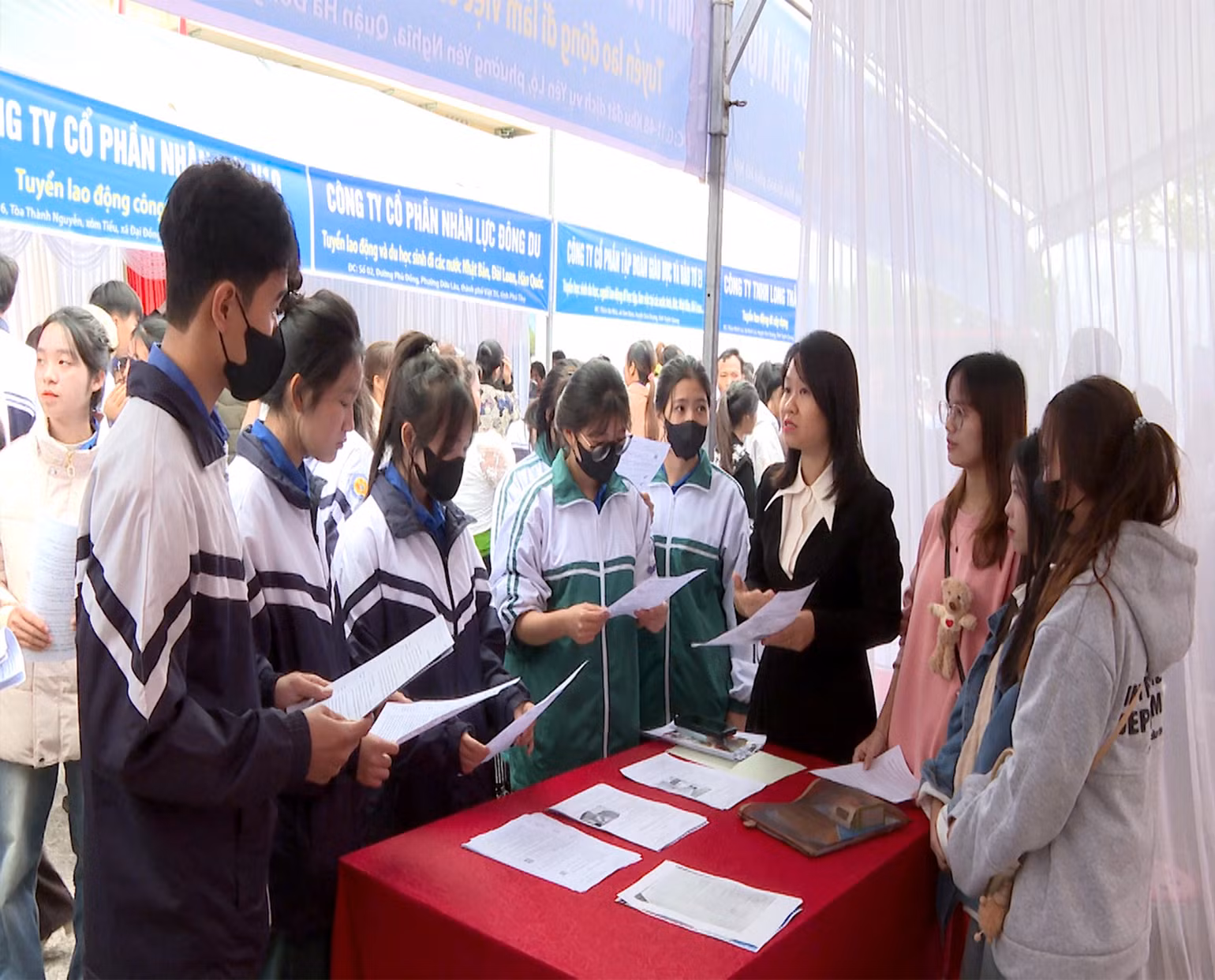 Tư vấn giới thiệu việc làm cho học sinh tại các xã Đại Phú và Thiện Kế. Tư vấn giới thiệu việc làm cho học sinh tại các xã Đại Phú và Thiện Kế.