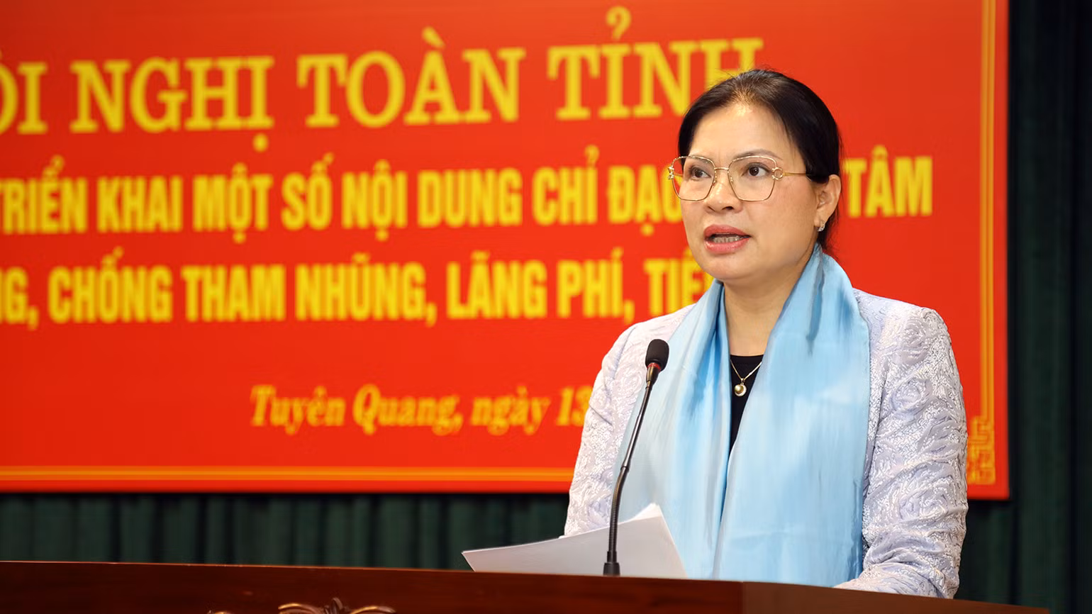 Đồng chí Hà Thị Nga, Ủy viên Trung ương Đảng, Bí thư Tỉnh ủy Tuyên Quang phát biểu tại hội nghị. Đồng chí Hà Thị Nga, Ủy viên Trung ương Đảng, Bí thư Tỉnh ủy Tuyên Quang phát biểu tại hội nghị.