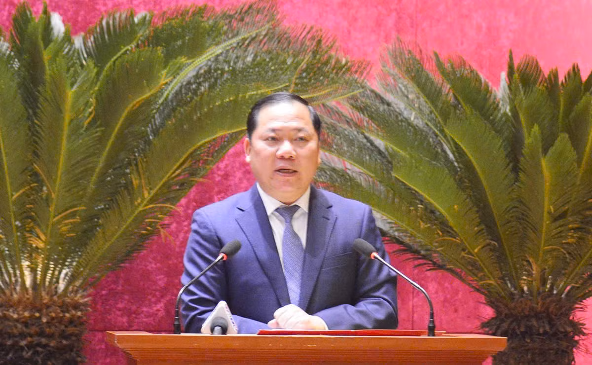 Bí thư Tỉnh ủy Hòa Bình Nguyễn Phi Long phát biểu tại hội nghị. Bí thư Tỉnh ủy Hòa Bình Nguyễn Phi Long phát biểu tại hội nghị.