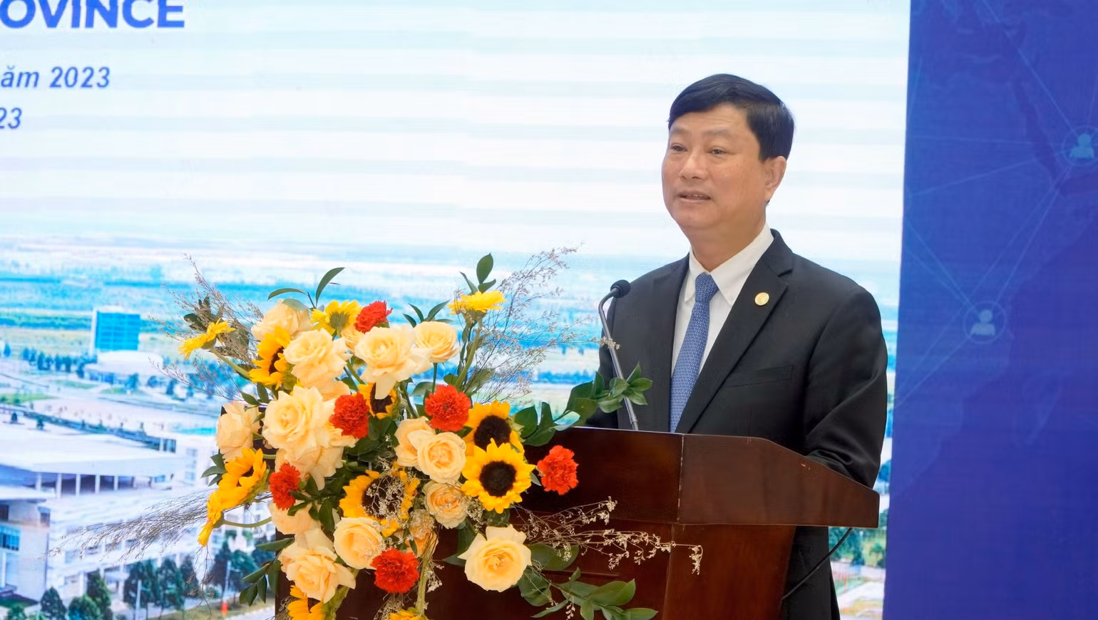 Chủ tịch Ủy ban nhân dân tỉnh Bình Dương Võ Văn Minh phát biểu ý kiến tại lễ ký kết