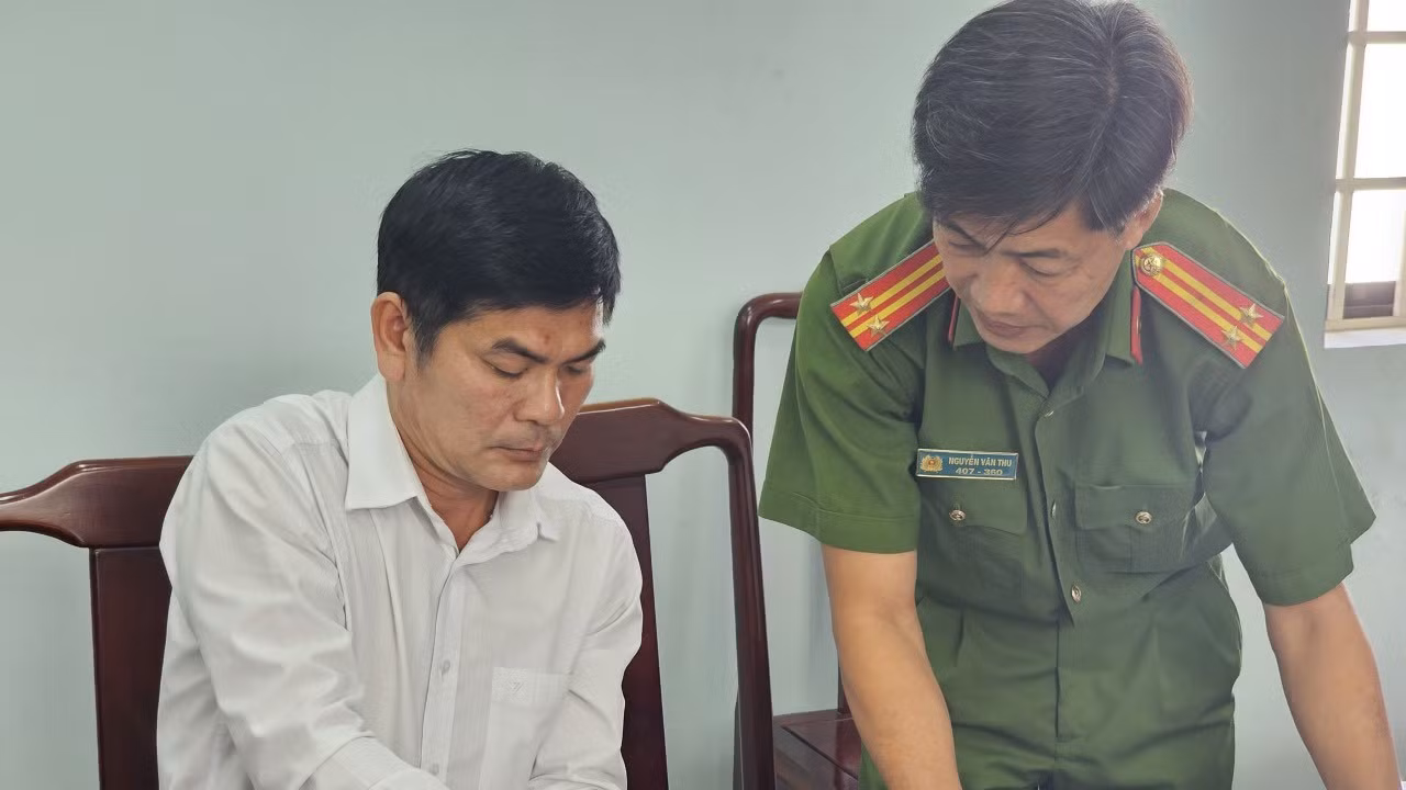 Trần Viết Kiều bị khởi tố, bắt tạm giam (Ảnh công an cung cấp) Trần Viết Kiều bị khởi tố, bắt tạm giam (Ảnh công an cung cấp)