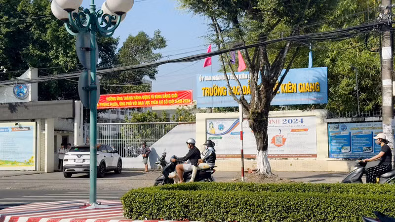 Trường cao đẳng Nghề Kiên Giang.