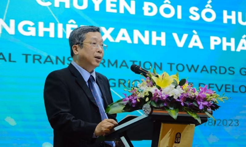 Thứ trưởng Nông nghiệp và Phát triển nông thôn Hoàng Trung phát biểu tại hội thảo.