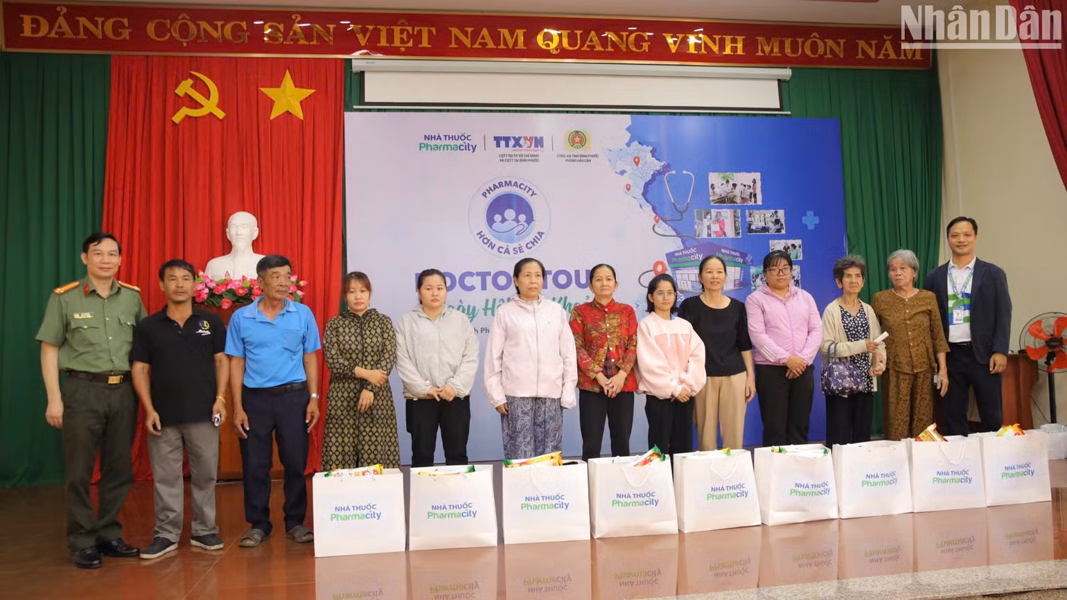 Bình Phước luôn quan tâm công tác an sinh xã hội. Bình Phước luôn quan tâm công tác an sinh xã hội.